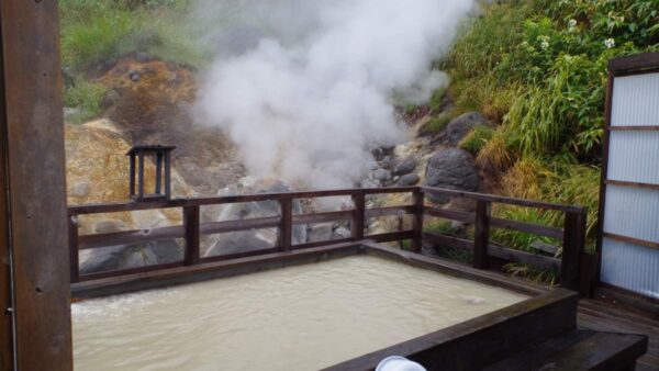 【旅行・癒し・温泉】「天然温泉」と「源泉かけ流し」の違いについて比較し詳細解説をします！