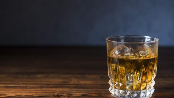 【生活・食・醸造酒】『ウイスキー』対『ブランデー』：究極の比較ガイド！製造プロセスの違いとそれが味に与える影響とは？