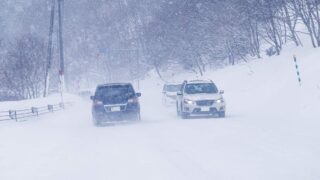 【車・運転・学び】『雪道運転の基本』：初心者ドライバーが知っておくべき事故防止テクニック！雪道での事故を避けるためのアドバイス！
